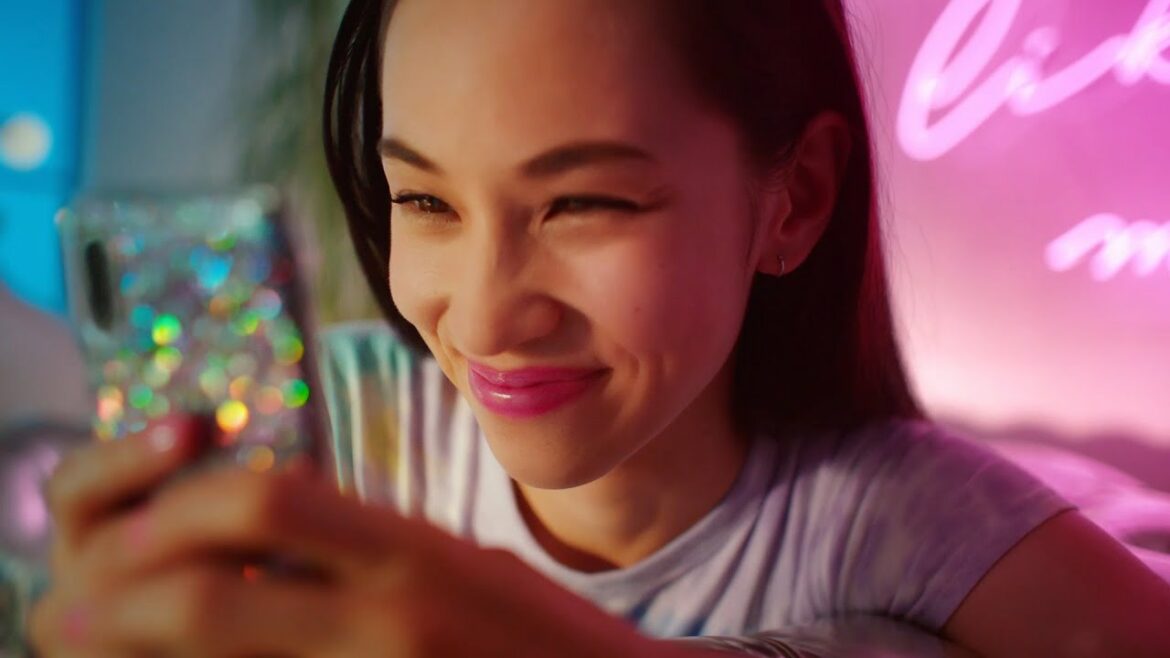 水原希子、マッチングアプリ「Tinder」での出会い明かす 新CMメイキング&インタビュー 水原希子、マッチングアプリ「Tinder」での出会い明かす 新CMメイキング&インタビュー