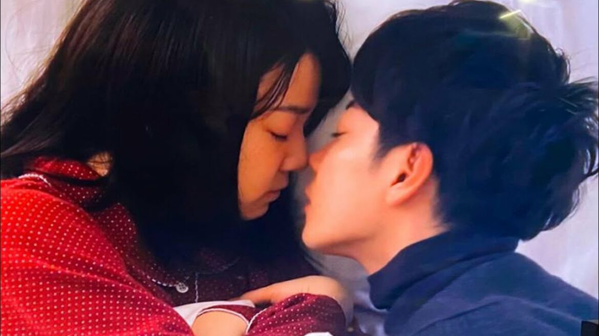 【佐藤健】上白石萌音が、指輪で佐藤健と熱愛匂わせ