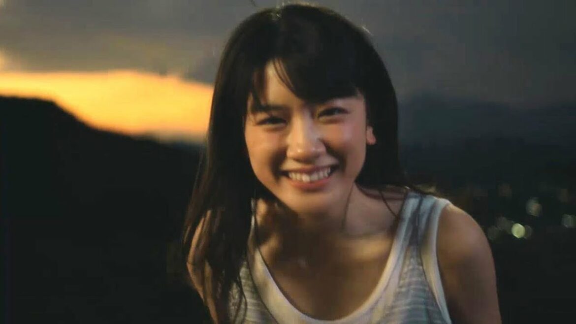 永野芽郁、キュートな笑顔で手招き「早く！」　BUMP OF CHICKEN曲と“最高の夏”満喫　アサヒ飲料『カルピスウォーター』新CM「青春と花火」編＆メイキング