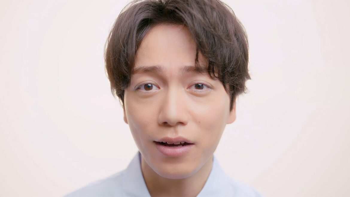 山崎育三郎、カメラ目線で大胆告白？「なんてキレイなんだ…」　エプロン姿で調理も　ヤマキ「割烹白だし」新CM