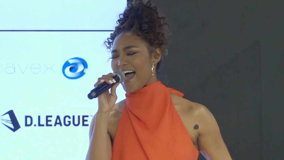 突然のリクエストにアカペラで大熱唱するCrystal Kay