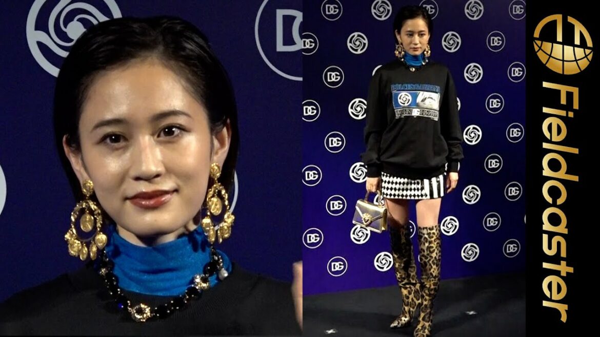 “ミニスカ&ヒョウ柄“・前田敦子　『D&G×呪術廻戦』コーデでゴージャスにキメる