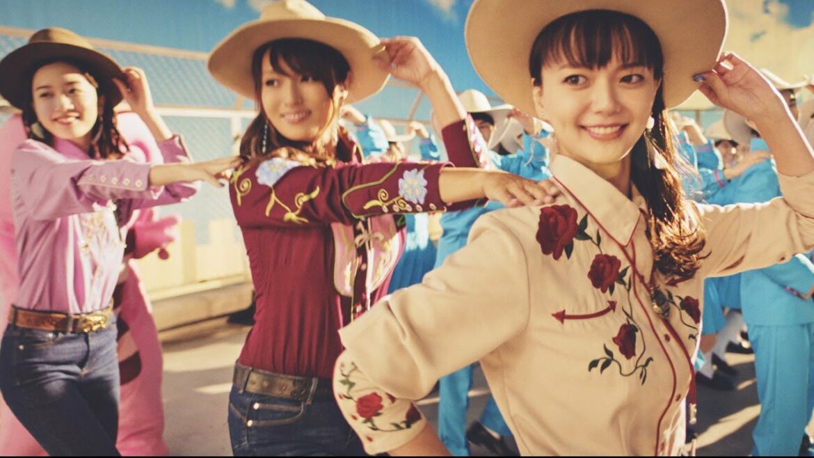 深田恭子、多部未華子、永野芽郁の“3姉妹”がノリノリダンス！　UQ mobile「UQ学割」の新テレビCMが公開