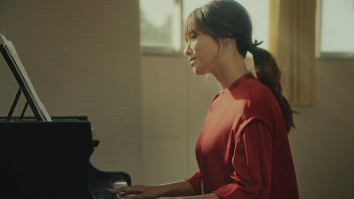 深田恭子、貴重なピアノ演奏姿… RADWIMPS・野田洋次郎新曲 「猫じゃらし」がCM楽曲に　『キリン 午後の紅茶』新CM＆『キリン 午後の紅茶 ザ・マイスターズ』新CM