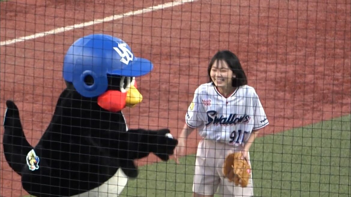 工藤綾乃さんの始球式♪