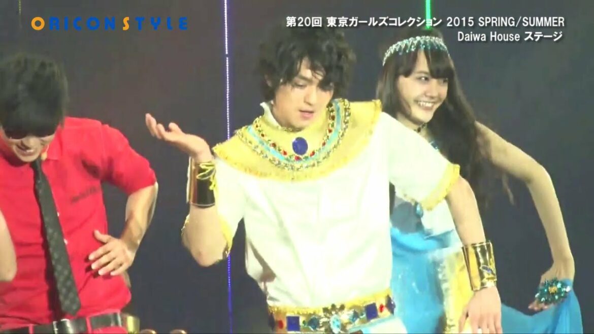 千葉真一の息子・真剣佑、エジプト風の衣装で、ダンスに寸劇
