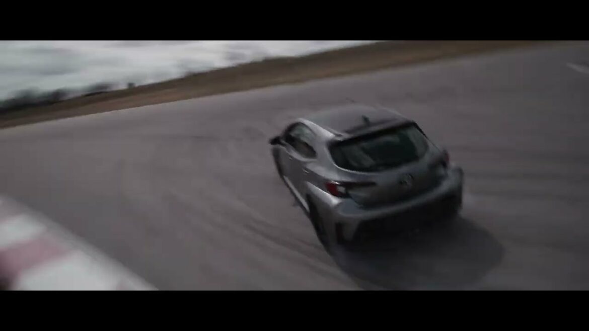 新型車GRカローラを世界初披露