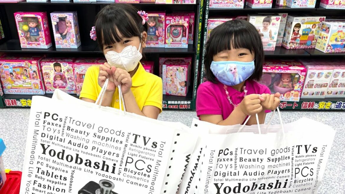 こどもの日にリアルお買い物ごっこ★　一人1万円分おもちゃ買い放題！　ケーキの取り合いでケンカしちゃいました・・・　教育　おでかけ　仲直り【まりちゃんいずちゃんチャンネル】