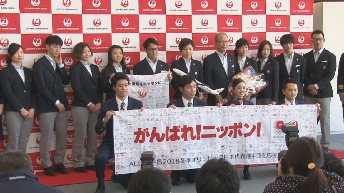 日本選手団が平昌五輪へ 小平主将ら笑顔で出発