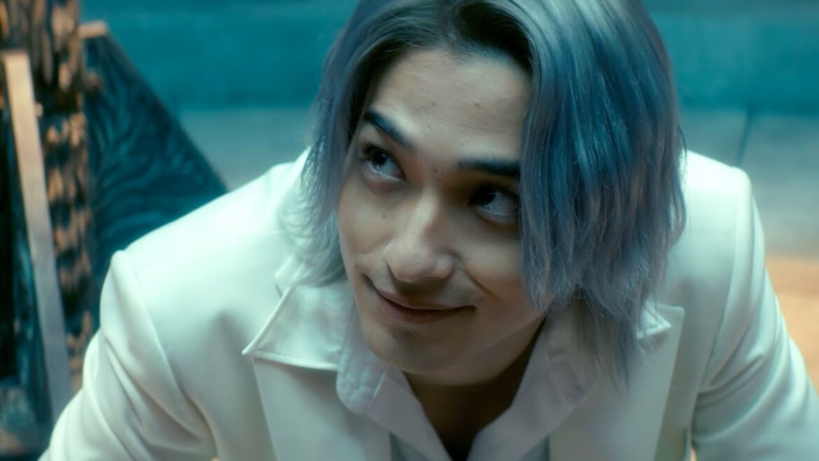 横浜流星、美しい銀髪でニヤリ！相手の嘘〈イカサマ〉見破る／映画『嘘喰い』横浜流星特別映像