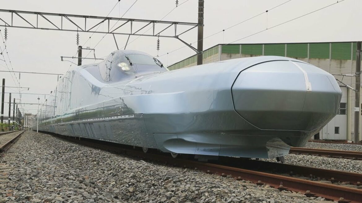 次世代新幹線の試験車完成  JR東日本、全体像を初公開