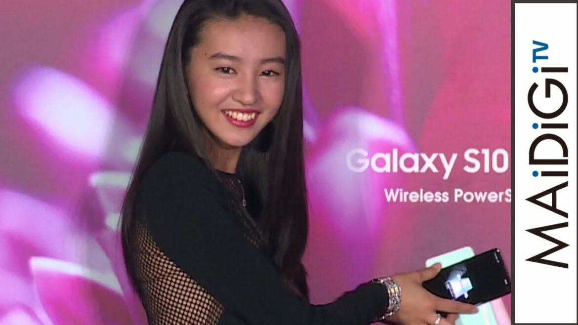 Koki，大胆美背中にフラッシュの嵐　超ミニワンピで美脚も　「Galaxy」イメージキャラクターに就任