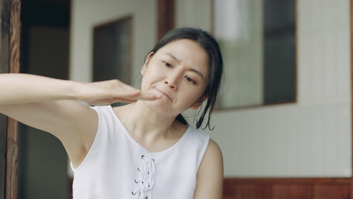 長澤まさみ、流暢な関西弁披露　大日本除虫菊『虫コナーズ』TV-CM「はずしてみたら？」篇＆「ふんばる手」篇
