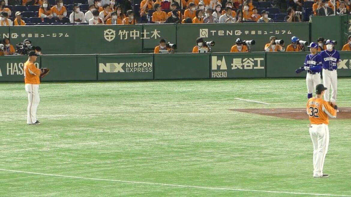 根尾昂１塁ベース上で大阪桐蔭先輩の中田翔に挨拶