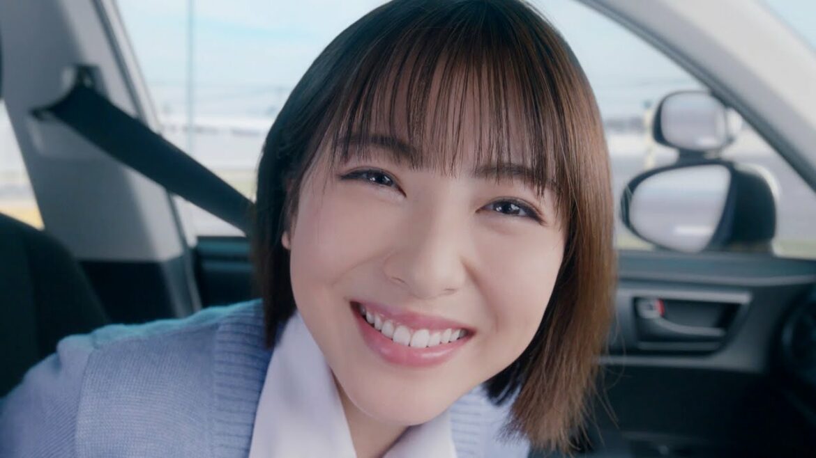 浜辺美波、助手席からグイグイ超接近!キュートな教習所の教官に JA共済新CM「JAの自動車共済クルマスター」 浜辺美波、助手席からグイグイ超接近!キュートな教習所の教官に JA共済新CM「JAの自動車共済クルマスター」