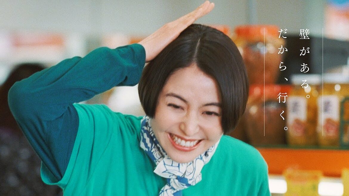 長澤まさみ、未来が見える八百屋の店員に でも計算苦手?子供に突っこまれおちゃめな姿 クボタ新CM 長澤まさみ、未来が見える八百屋の店員に でも計算苦手?子供に突っこまれおちゃめな姿 クボタ新CM