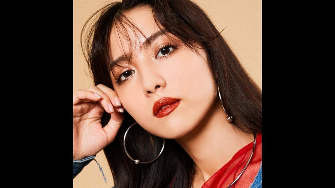 TOKYO IT GIRL BEAUTY #92 NO TOO MUCH／石川恋