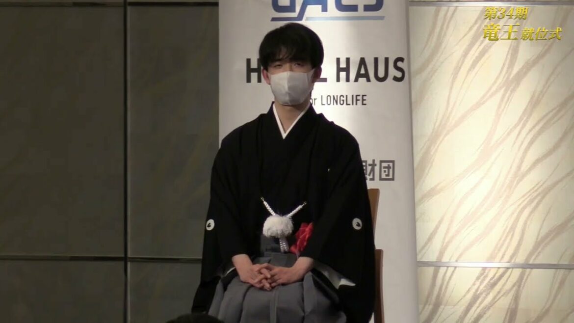 藤井聡太四冠が竜王就位式「４連勝という結果、自分の実力以上のものが出せた」