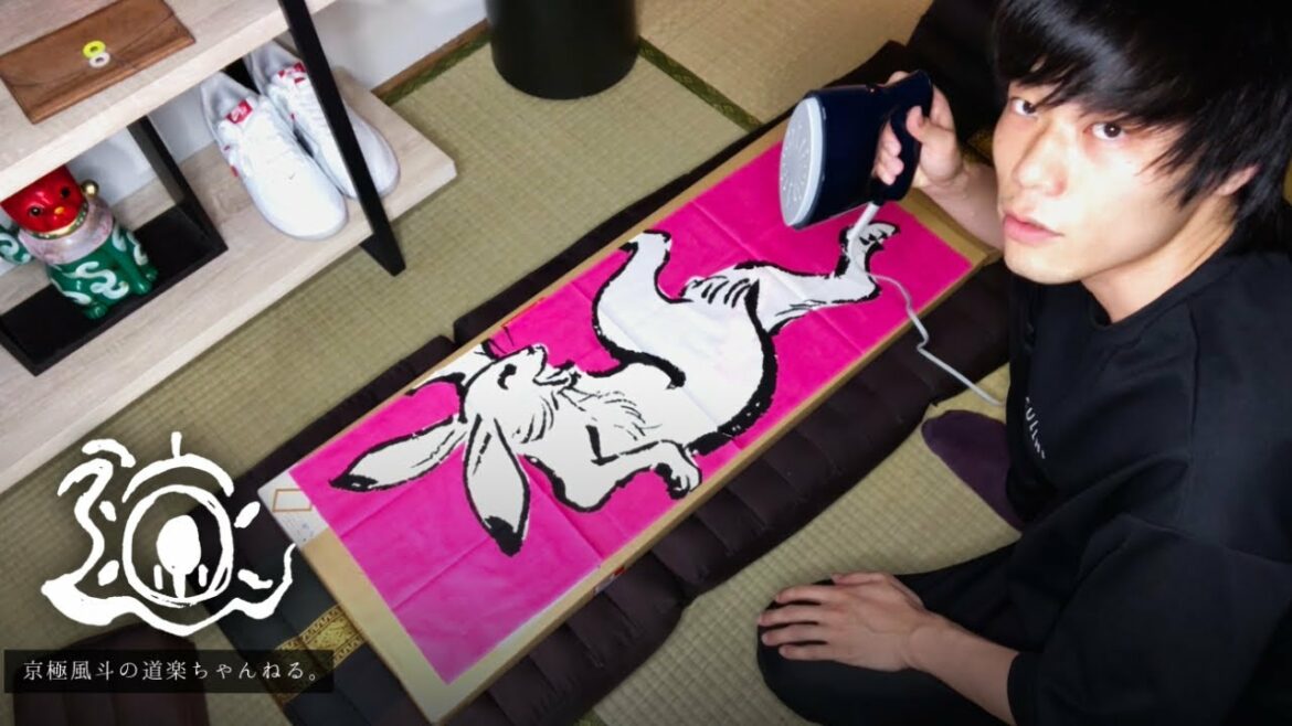 鳥獣戯画展で買った手ぬぐいをインテリアに。
