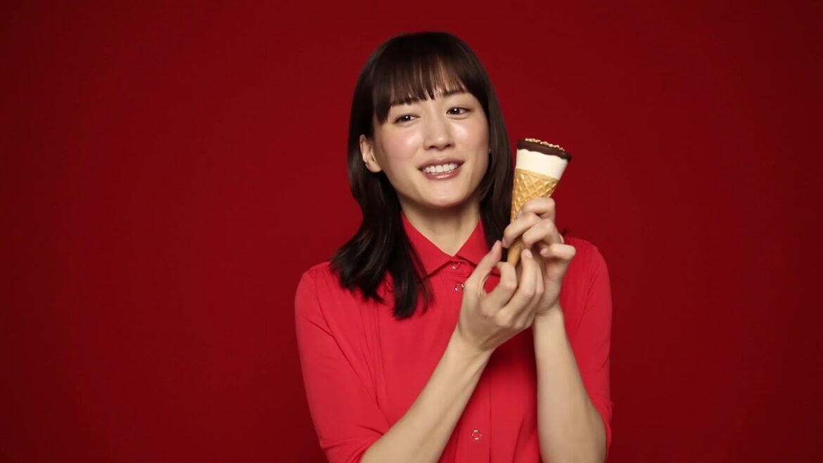 【インタビュー】綾瀬はるか「今回もたくさんかぶりつきました！」、ジャイアントコーン新CM「しっぽのおどろき」