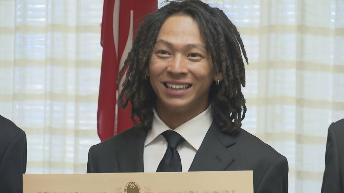 【ノーカット】北京五輪金メダル・平野歩夢選手に新潟県民栄誉賞特別賞を贈呈…囲み会見