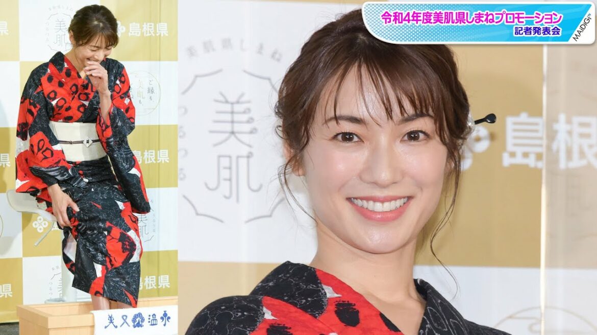 内山理名、赤×黒の大人可愛い浴衣姿　ラフなまとめ髪で“抜け感”プラス
