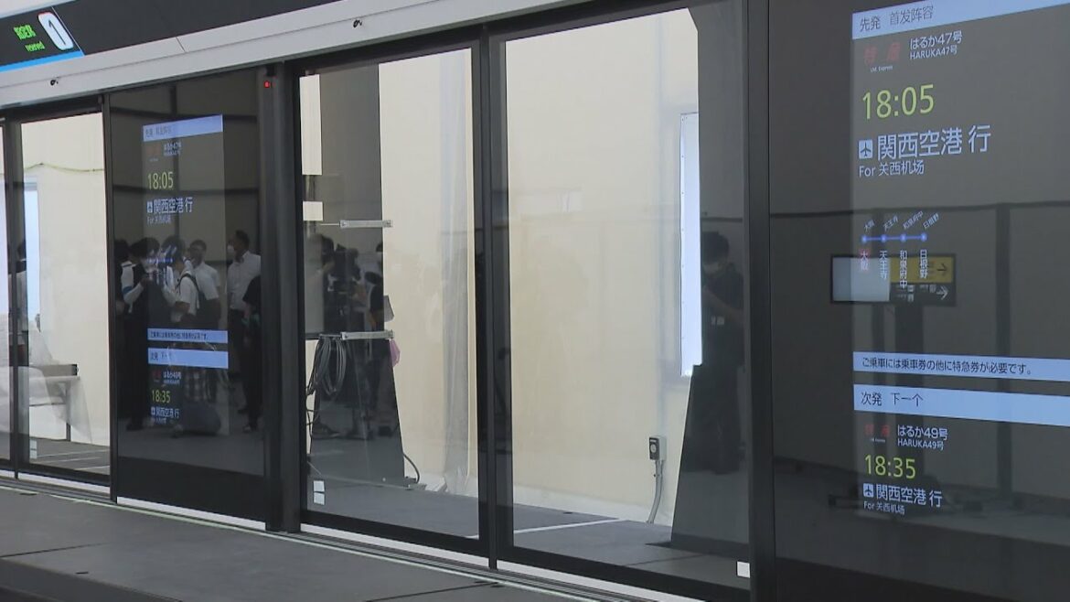 ＪＲ西　世界初のホームドア公開　異なるドアの数や位置を識別　来春開業予定「うめきた新駅」に導入へ