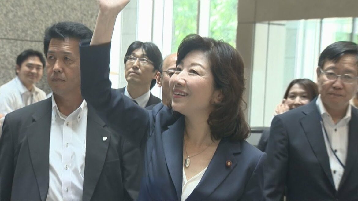 野田総務相が初登庁 第３次改造内閣が始動