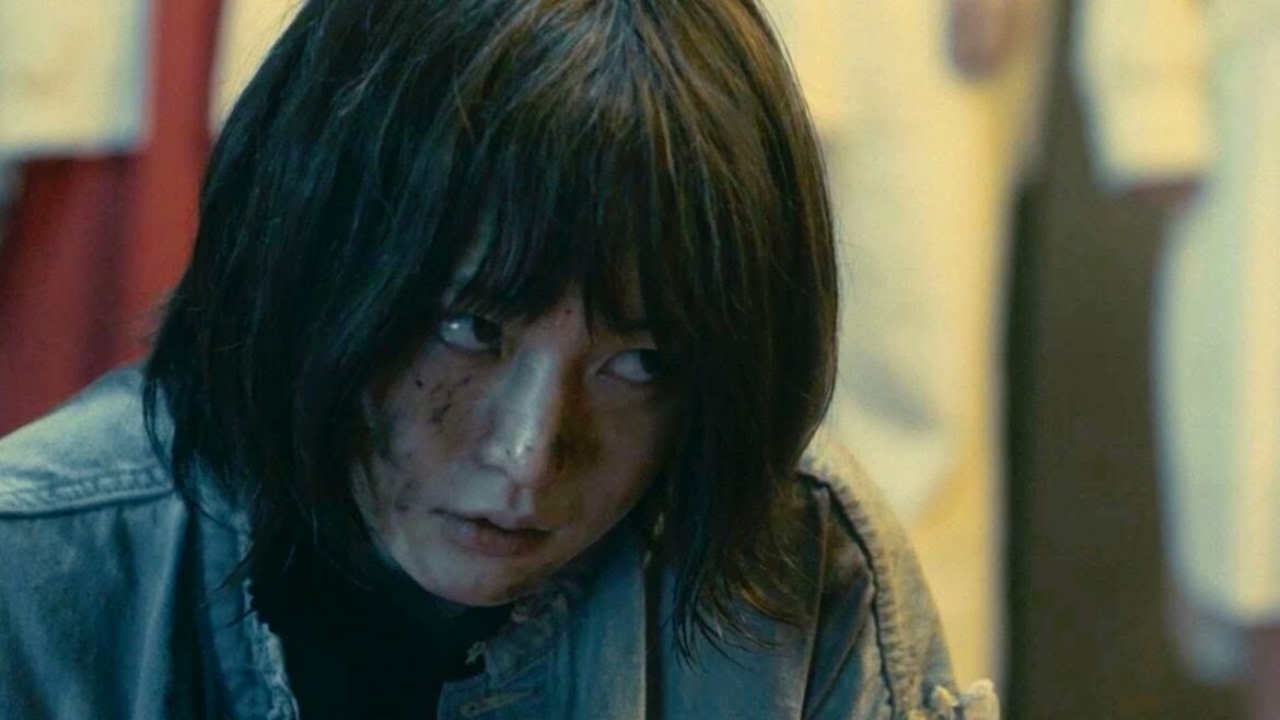 萩原みのり、幽霊団地の住民たちに追い詰められ顔色が変化／映画『N号棟』本編映像