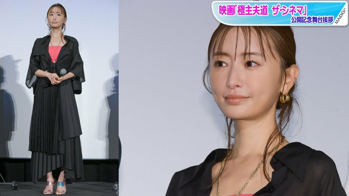 松本まりか、ピンク×ブラックの大人カジュアルコーデ　クリアサンダルで涼しげに