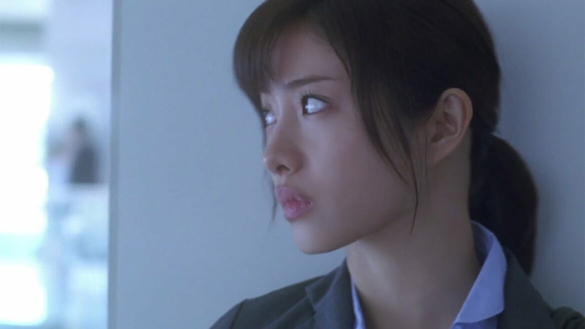 石原さとみ、スーツ姿で「本気、だから。」　「マイナビ転職」新CM「立ち上がり」「スカウト」編