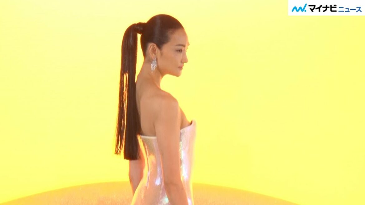 【もはや芸術】冨永愛、どの角度から見てもありえない美しさ　胸元大胆なタイトドレスで登場『ヴーヴ・クリコ　ソレール カルチャー ～太陽のように輝く250年の軌跡～』フォトコール