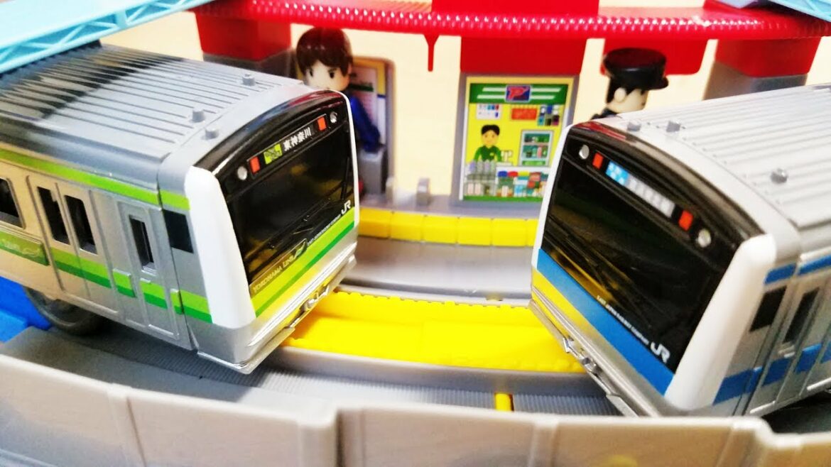 プラレール いろんなE233系が曲線踏切や高架、複線レールを通過! 京浜東北線や中央線、横浜線が大鉄橋を通って坂を下るよ! じこはおこるさ! hifumitoy プラレール いろんなE233系が曲線踏切や高架、複線レールを通過! 京浜東北線や中央線、横浜線が大鉄橋を通って坂を下るよ! じこはおこるさ! hifumitoy