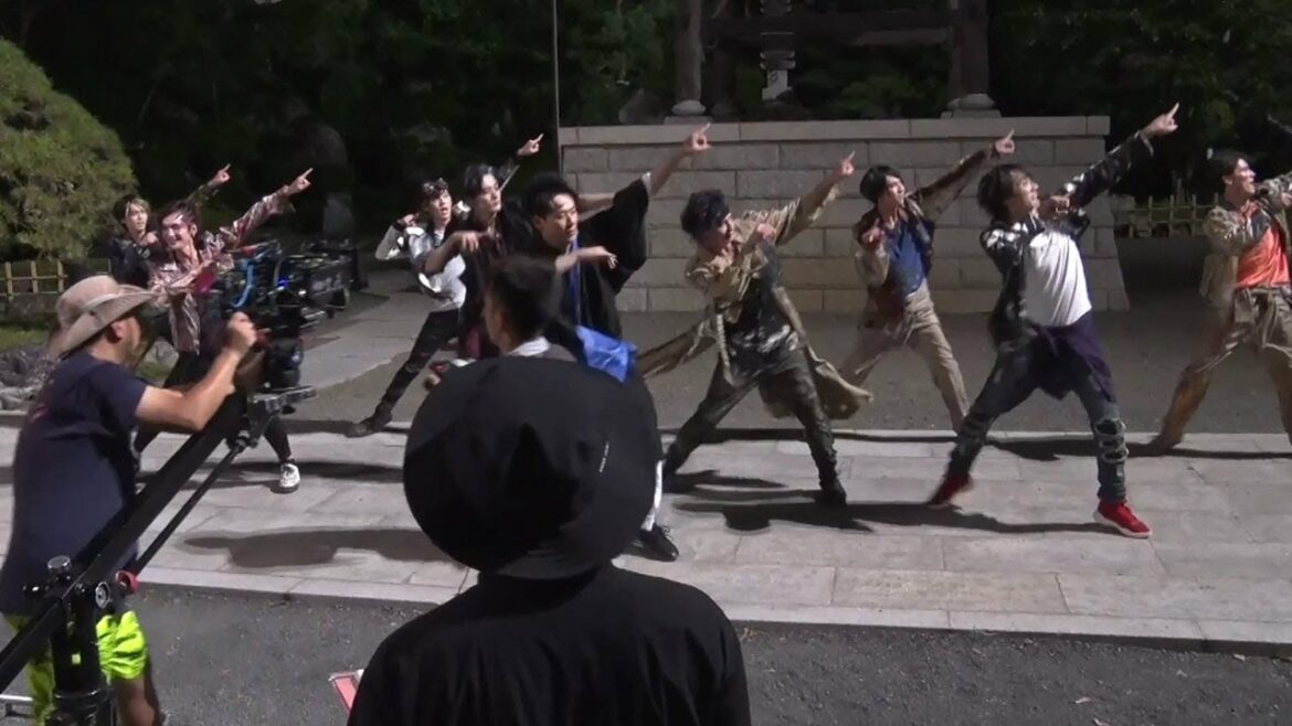 三代目JSB山下健二郎、劇団EXILE小澤雄太・久保田悠来らと「R.Y.U.S.E.I.」風ダンス？ 映画「⼋王⼦ゾンビーズ」メイキング