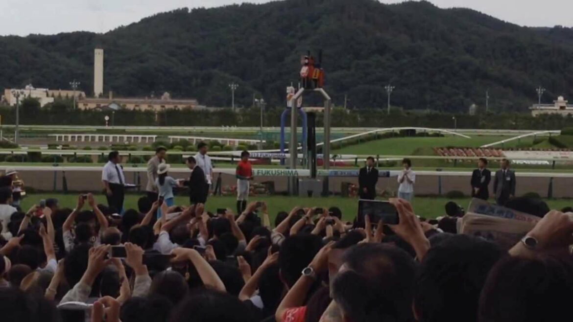 七夕賞表彰式 プレゼンター　剛力彩芽さん