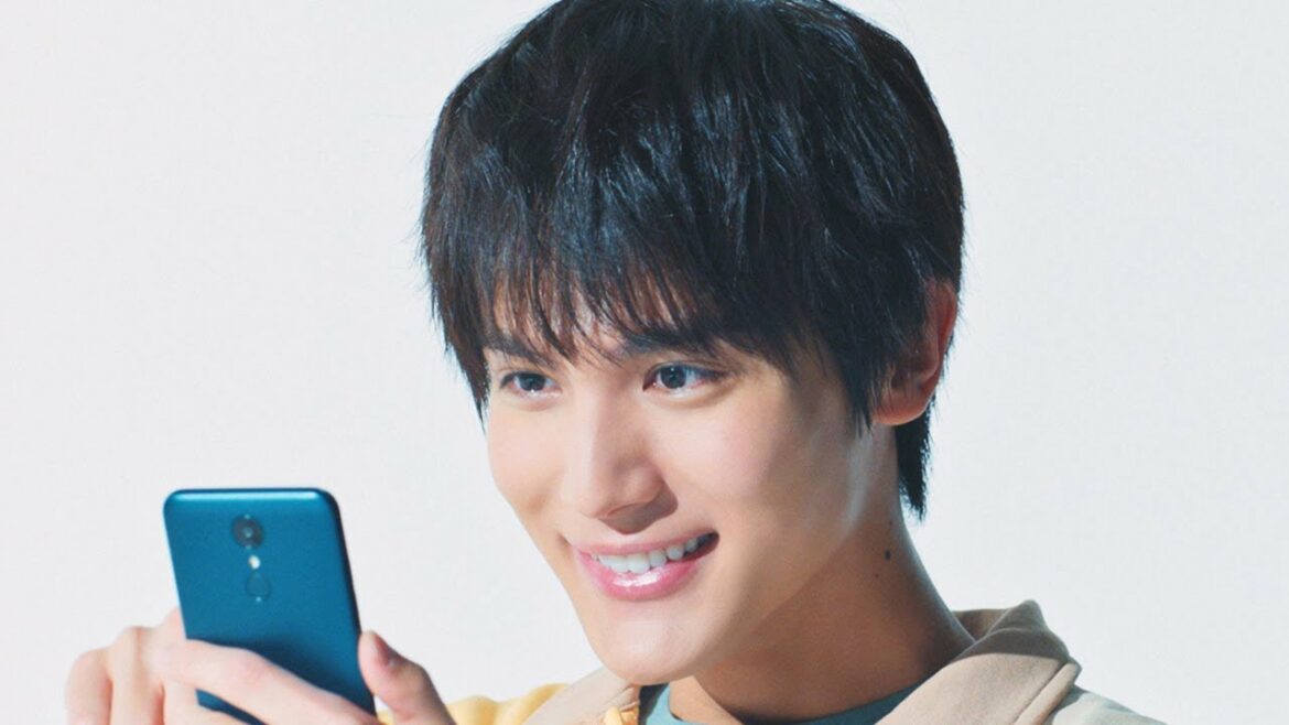 中川大志がスマホなぞって住まい探し　最後に決めポースも　「SUUMO」新CM「タイシさんのなぞって探す」編