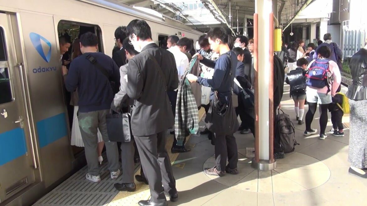 小田急線 朝の通勤ラッシュ 新百合ヶ丘駅 朝7時20分～8時20分頃 混雑 【ダイヤ改正前】