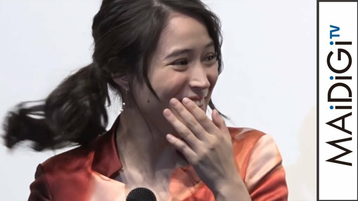 広瀬アリス、司会の“絶賛”に苦笑い?リリー・フランキーは「心ないコメント」の突っ込み 映画「巫女っちゃけん。」初日舞台あいさつ1 広瀬アリス、司会の“絶賛”に苦笑い?リリー・フランキーは「心ないコメント」の突っ込み 映画「巫女っちゃけん。」初日舞台あいさつ1