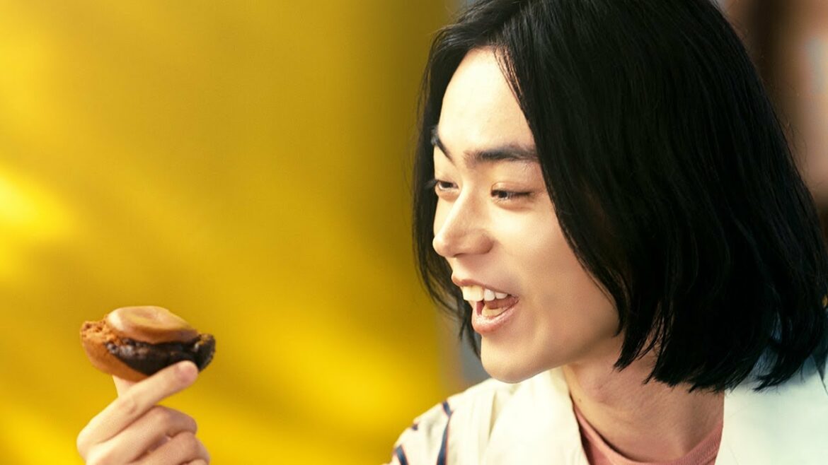 菅田将暉、チョコ×チーズの“タルってる”ドーナツ初体験　おいしさに納得の表情も　ミスタードーナツ「misdo meets BAKE INC. 第1弾」新CM
