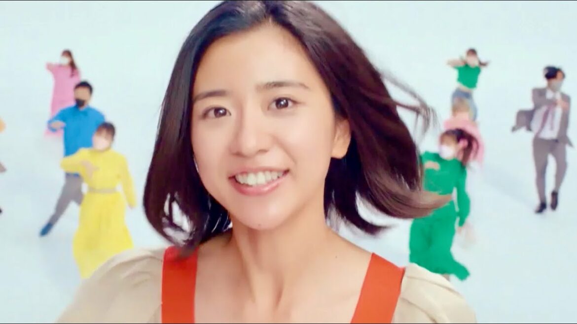 「ちむどんどん」の黒島結菜、ポップなダンスで元気娘／iSDGマスクCM＋メイキング＋インタビュー