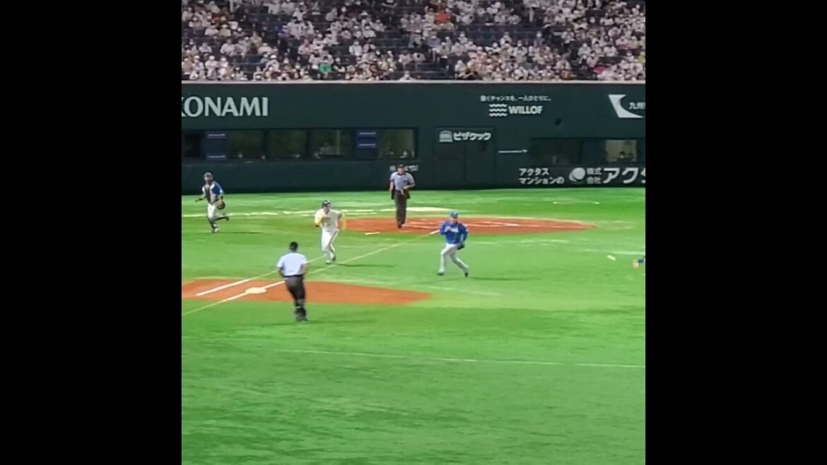 【悲報】三森大貴、一塁ヘッドスライディングで左手親指骨折　#shorts　#鷹の祭典　#福岡ソフトバンクホークス　20220710　　@福岡PayPayﾄﾞｰﾑ･外野ﾗｲﾄ
