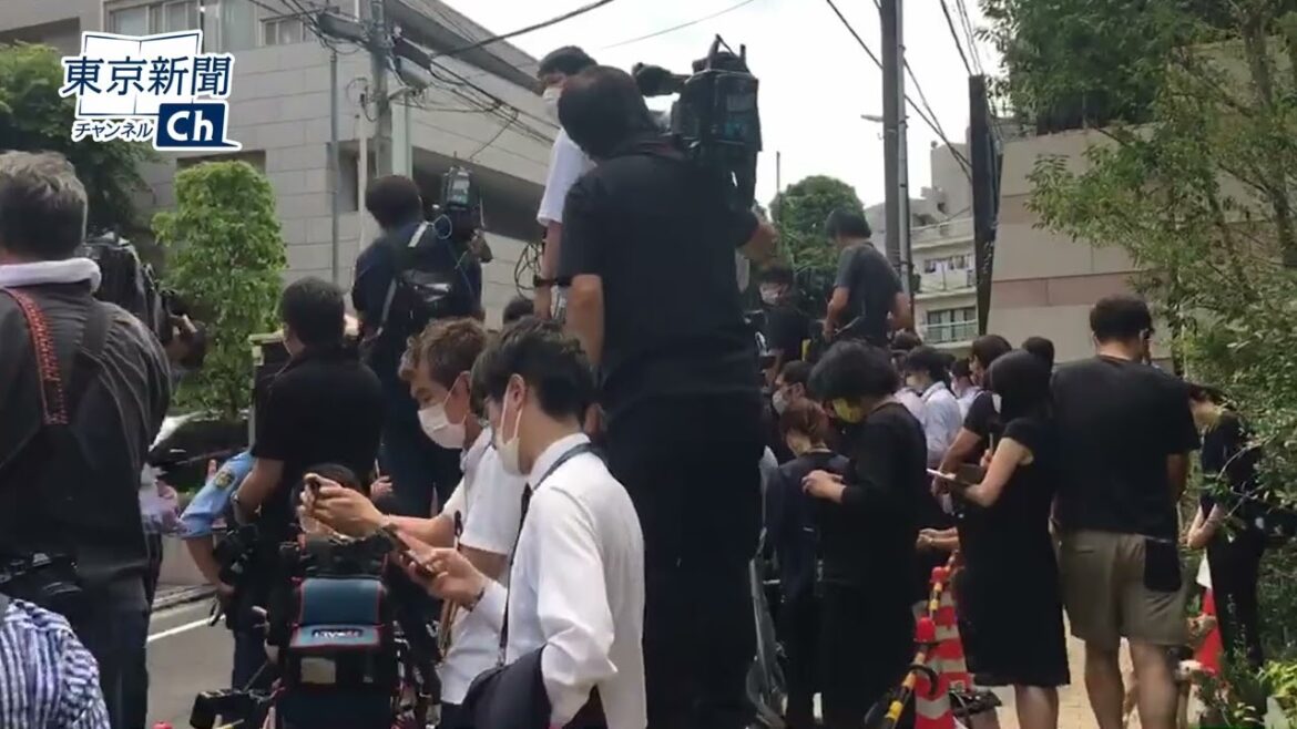 安倍晋三元首相、無言の帰宅　岸田文雄首相らが弔問