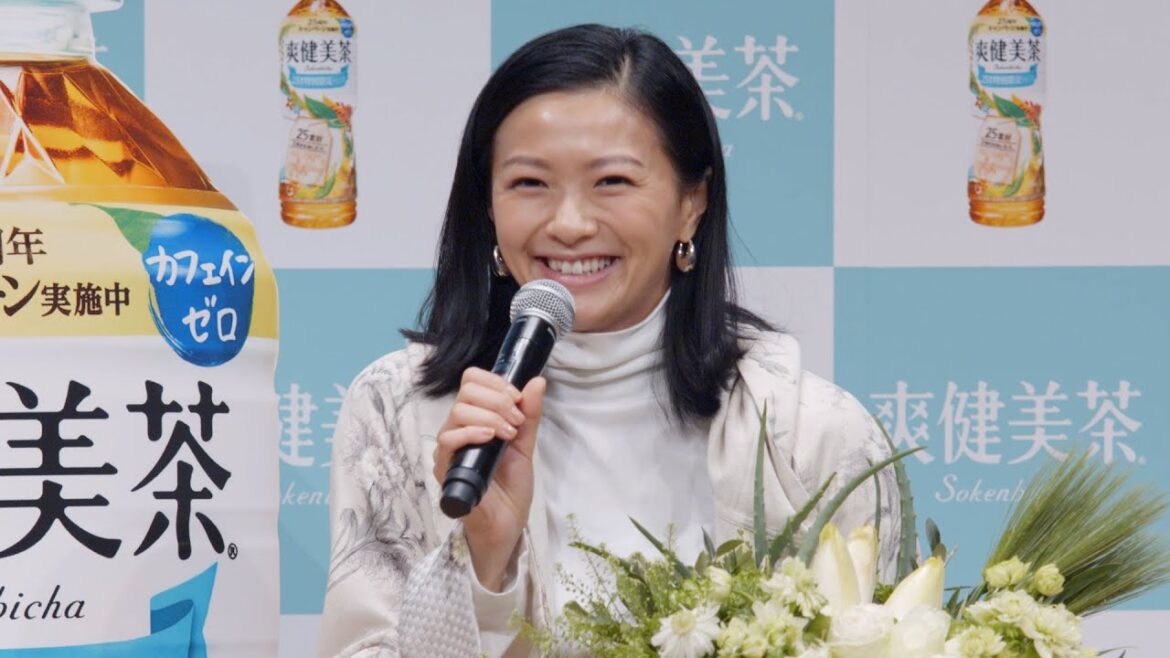 榮倉奈々、誕生プレゼントのブーケは限定「爽健美茶」のブレンド素材
