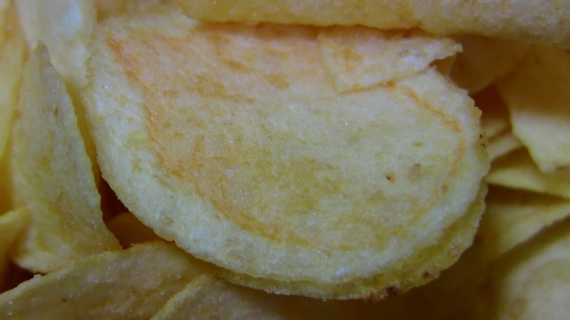花畑牧場のチーズを食べるポテトチップス～ラクレットチーズ～（北海道限定）♪