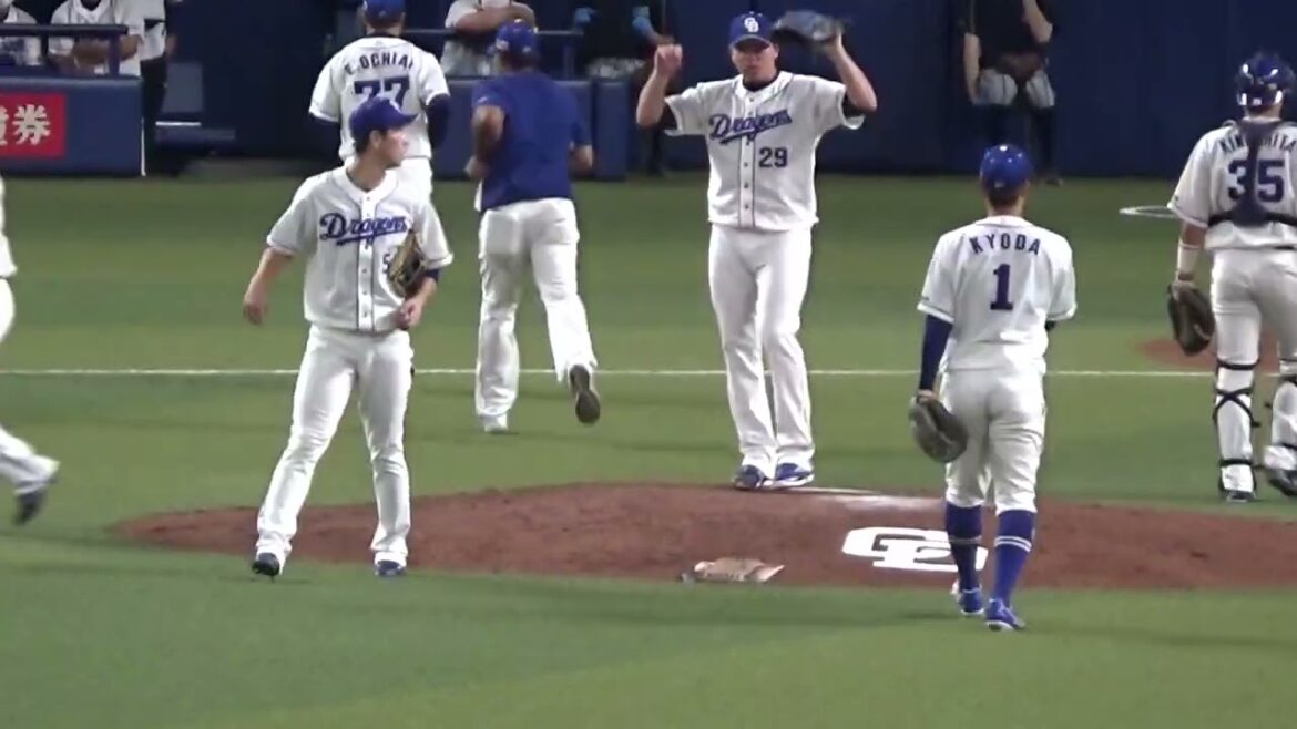 ８回阪神タイガース同点攻撃 佐藤輝明フェンス直撃２塁打は弾丸ライナー