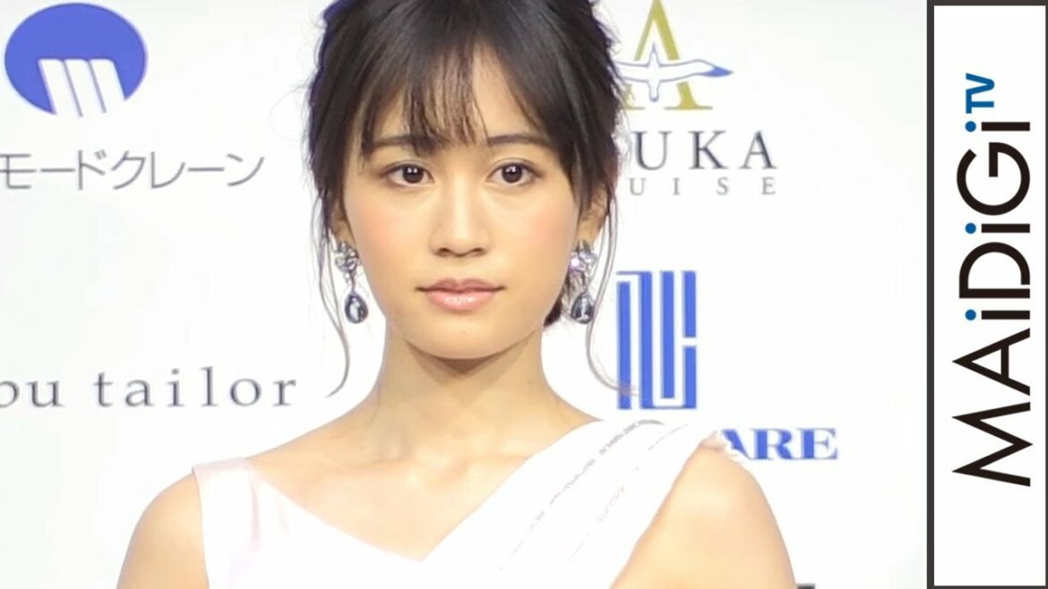前田敦子「ベストフォーマリスト」受賞　ロングドレス姿で「すごく幸せ」　「第18回ベストフォーマリスト」授賞式1