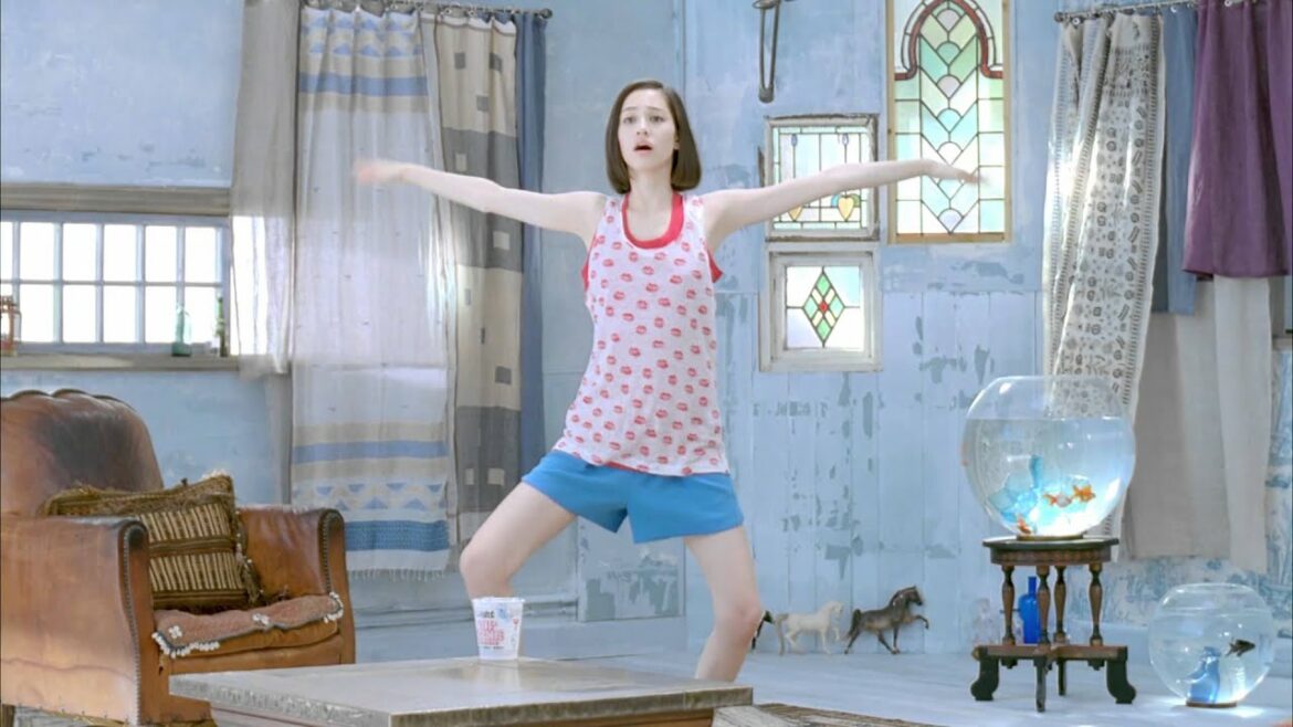 水原希子　キュートでコミカルな踊りを披露 「ICEカップヌードルライト」新ＣＭ「氷入れすぎた」編