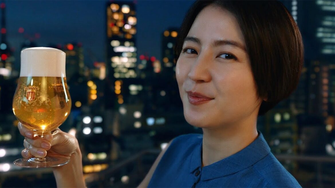 長澤まさみ、ドヤ顔さく裂！カメラ目線で「好きすぎる」　竹野内豊は渾身の笑顔披露　「アサヒ ザ・リッチ」新CM＆メーキング