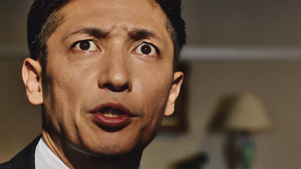 玉木宏＆吉田鋼太郎、驚がく！「大きい、大きすぎる…」　八木莉可子と迫真演技　ファミリーマート新CM
