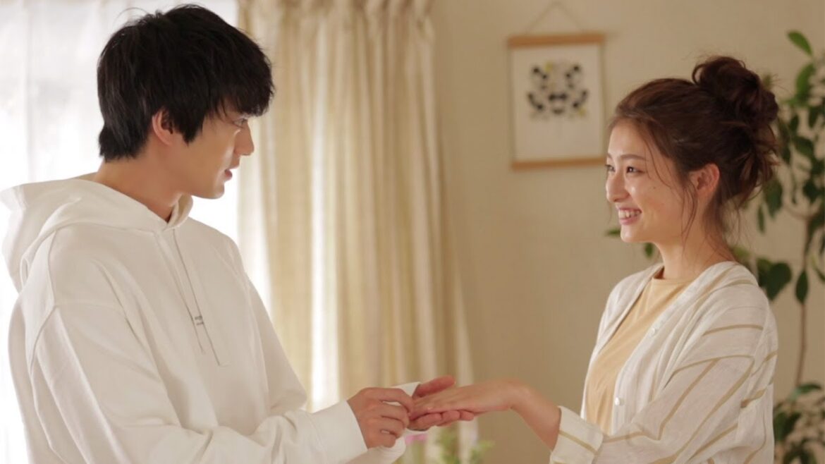新田真剣佑＆吉川愛、結婚式を想像しはにかむ　「マイナビウエディング」新CMが公開